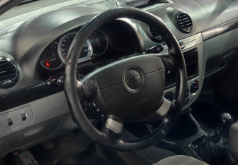 Подержанный автомобиль Chevrolet Lacetti Wagon 2007 года (12 фото)