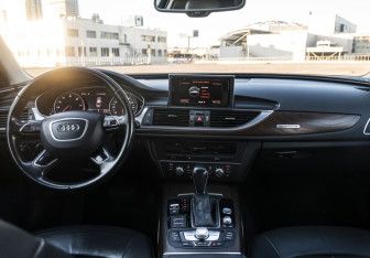 Подержанный автомобиль Audi A6 Sedan 2015 года (12 фото)