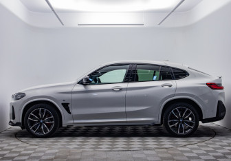 Подержанный автомобиль BMW X4 2021 года (8 фото)