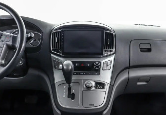 Подержанный автомобиль Hyundai Grand Starex 2017 года (8 фото)