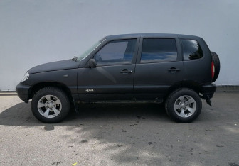 Подержанный автомобиль Chevrolet Niva 2008 года (8 фото)