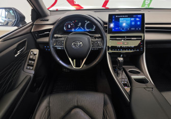 Подержанный автомобиль Toyota Avalon 2022 года (10 фото)