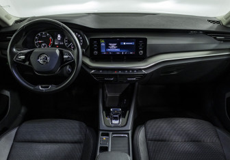 Подержанный автомобиль Skoda Octavia Liftback 2020 года (12 фото)