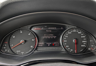 Подержанный автомобиль Audi Q8 2021 года (13 фото)