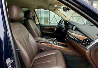 Подержанный автомобиль BMW X5 2017 года (23 фото)