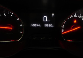 Подержанный автомобиль Peugeot 208 2013 года (14 фото)