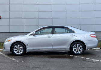 Подержанный автомобиль Toyota Camry Sedan 2011 года (8 фото)