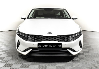 Подержанный автомобиль Kia K5 2020 года (2 фото)