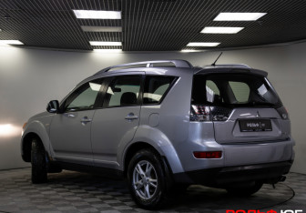 Подержанный автомобиль Mitsubishi Outlander 2008 года (19 фото)