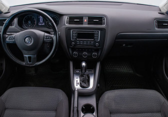 Подержанный автомобиль Volkswagen Jetta Sedan 2014 года (13 фото)