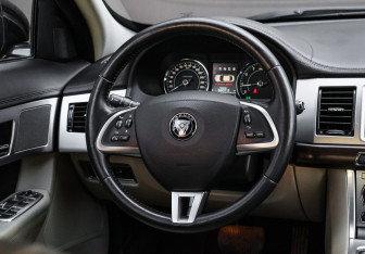 Подержанный автомобиль Jaguar XF Sedan 2014 года (12 фото)