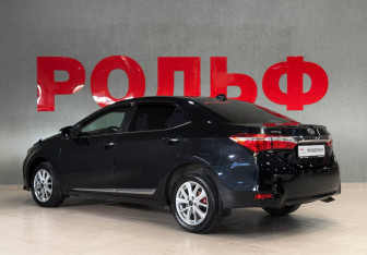 Подержанный автомобиль Toyota Corolla Sedan 2013 года (7 фото)