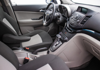 Подержанный автомобиль Chevrolet Orlando 2014 года (9 фото)