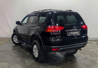 Подержанный автомобиль Mitsubishi Pajero Sport 2011 года (6 фото)