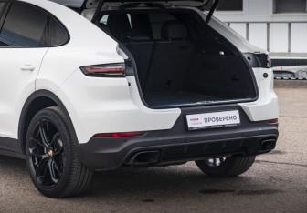 Подержанный автомобиль Porsche Cayenne 2019 года (22 фото)
