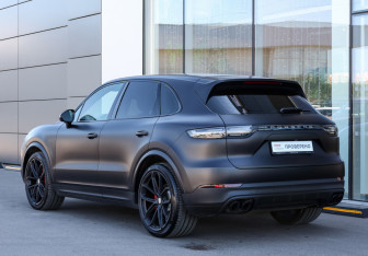 Подержанный автомобиль Porsche Cayenne 2020 года (7 фото)