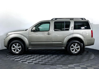 Подержанный автомобиль Nissan Pathfinder 2007 года (8 фото)