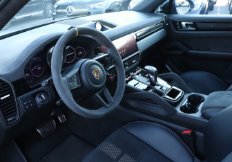 Подержанный автомобиль Porsche Cayenne 2021 года (13 фото)