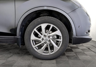 Подержанный автомобиль Nissan X-Trail 2016 года (18 фото)