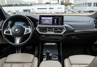 Подержанный автомобиль BMW X3 2021 года (14 фото)