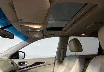 Подержанный автомобиль Infiniti JX 2013 года (19 фото)