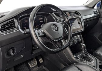 Подержанный автомобиль Volkswagen Tiguan 2019 года (15 фото)