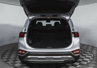 Подержанный автомобиль Hyundai Santa Fe 2018 года (17 фото)