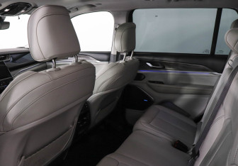 Подержанный автомобиль Jeep Grand Cherokee 2022 года (12 фото)