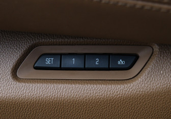 Подержанный автомобиль Cadillac Escalade Suv 2016 года (19 фото)