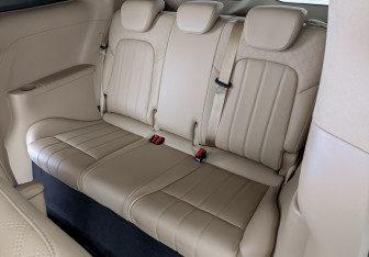 Подержанный автомобиль Voyah Dream 2023 года (27 фото)