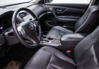 Подержанный автомобиль Nissan Teana 2014 года (10 фото)