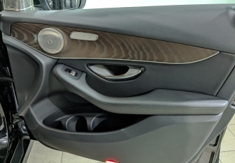 Подержанный автомобиль Mercedes-Benz GLC Coupe 2021 года (25 фото)