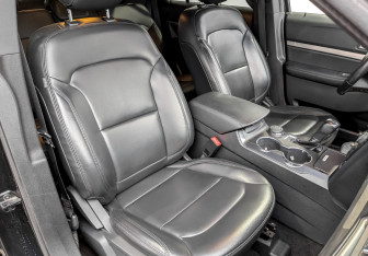 Подержанный автомобиль Ford Explorer 2018 года (25 фото)