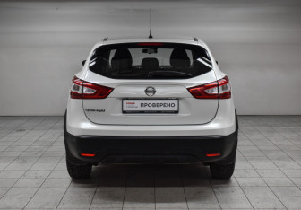 Подержанный автомобиль Nissan Qashqai 2016 года (6 фото)
