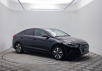 Подержанный автомобиль Hyundai Elantra Sedan 2018 года (3 фото)