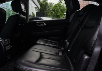Подержанный автомобиль Nissan Pathfinder 2016 года (9 фото)