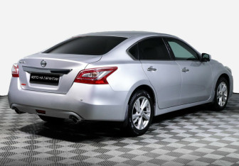 Подержанный автомобиль Nissan Teana 2015 года (5 фото)