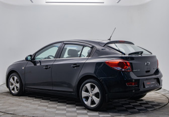 Подержанный автомобиль Chevrolet Cruze Hatchback 2012 года (3 фото)