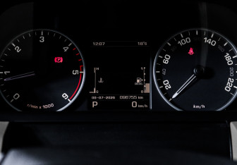 Подержанный автомобиль Land Rover Discovery 2013 года (11 фото)