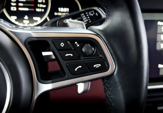 Подержанный автомобиль Porsche Cayenne 2018 года (30 фото)