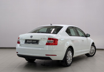 Подержанный автомобиль Skoda Octavia Liftback 2020 года (26 фото)