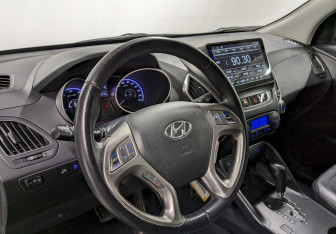 Подержанный автомобиль Hyundai ix35 2012 года (13 фото)