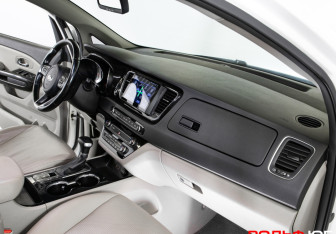 Подержанный автомобиль Kia Carnival 2019 года (8 фото)