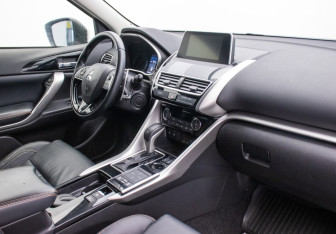Подержанный автомобиль Mitsubishi Eclipse Cross 2018 года (10 фото)