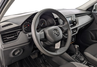 Подержанный автомобиль Skoda Rapid Liftback 2021 года (15 фото)