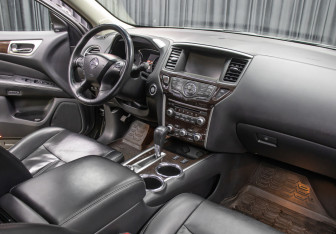 Подержанный автомобиль Nissan Pathfinder 2016 года (15 фото)