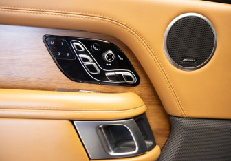 Подержанный автомобиль Land Rover Range Rover 2019 года (13 фото)