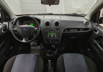 Подержанный автомобиль Ford Fusion 2008 года (11 фото)
