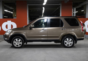 Подержанный автомобиль Honda CR-V 2003 года (8 фото)