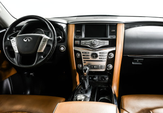 Подержанный автомобиль Infiniti QX80 2019 года (11 фото)